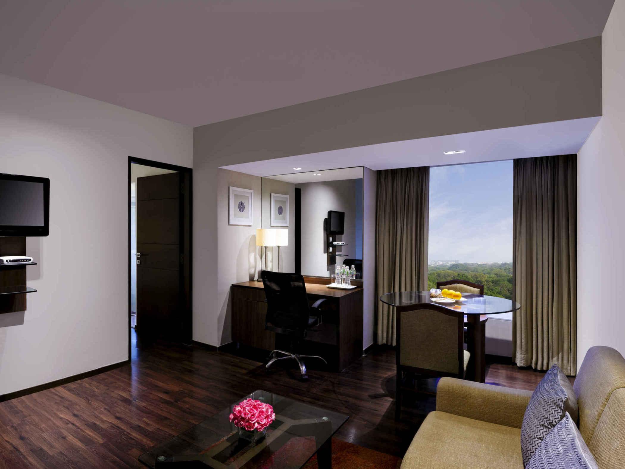 Grand Mercure Vadodara Surya Palace Εξωτερικό φωτογραφία