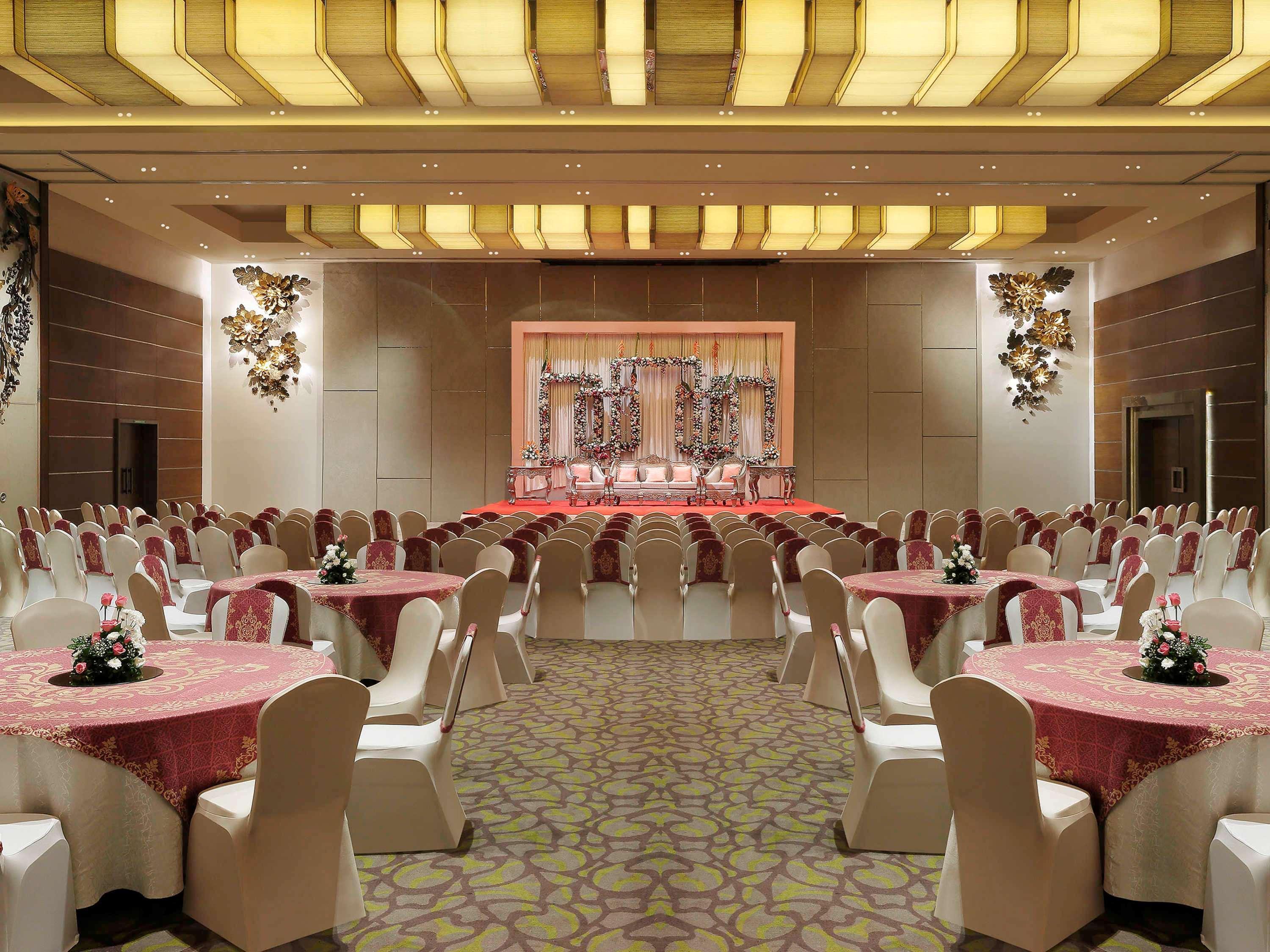 Grand Mercure Vadodara Surya Palace Εξωτερικό φωτογραφία
