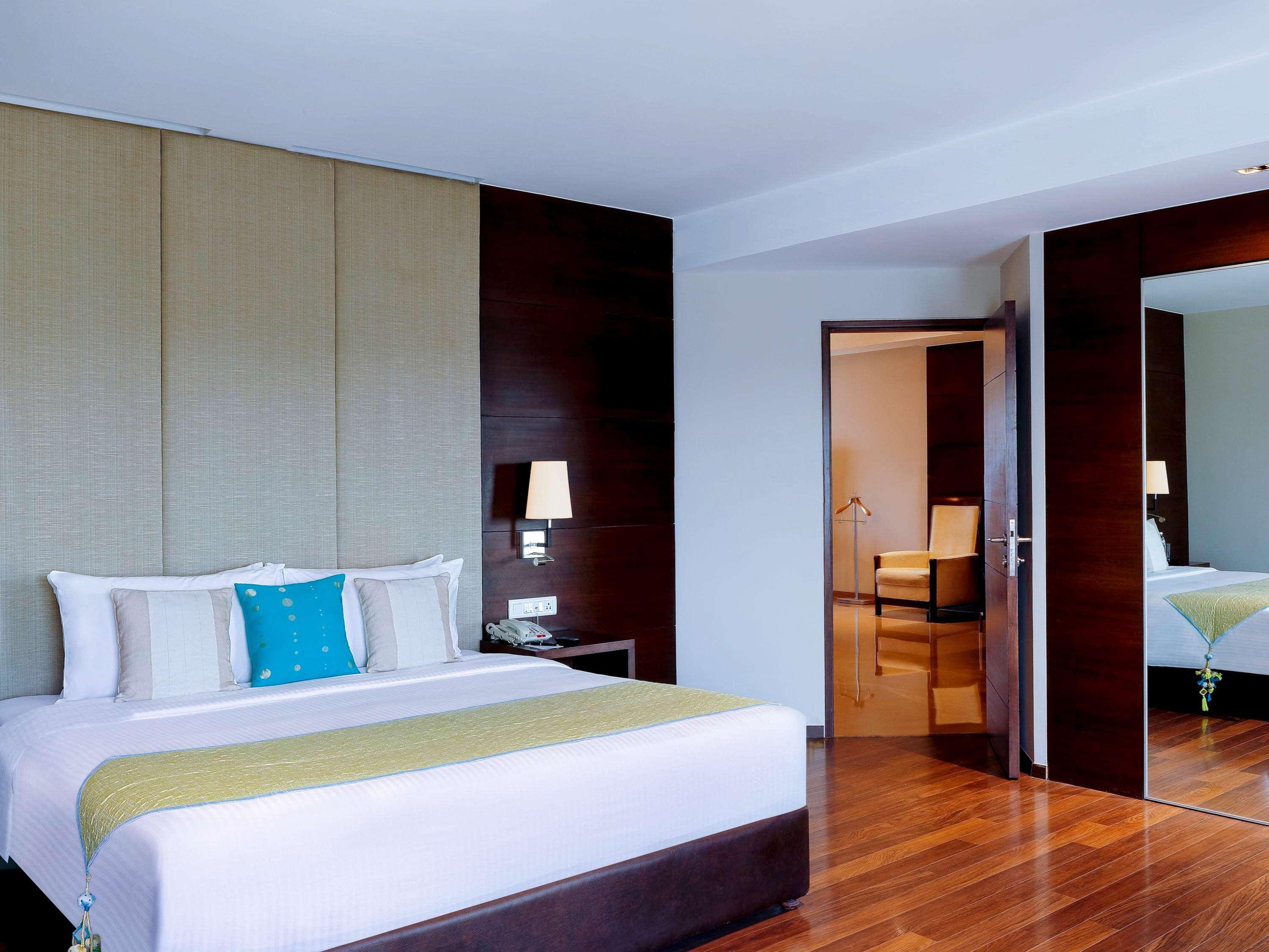 Grand Mercure Vadodara Surya Palace Εξωτερικό φωτογραφία