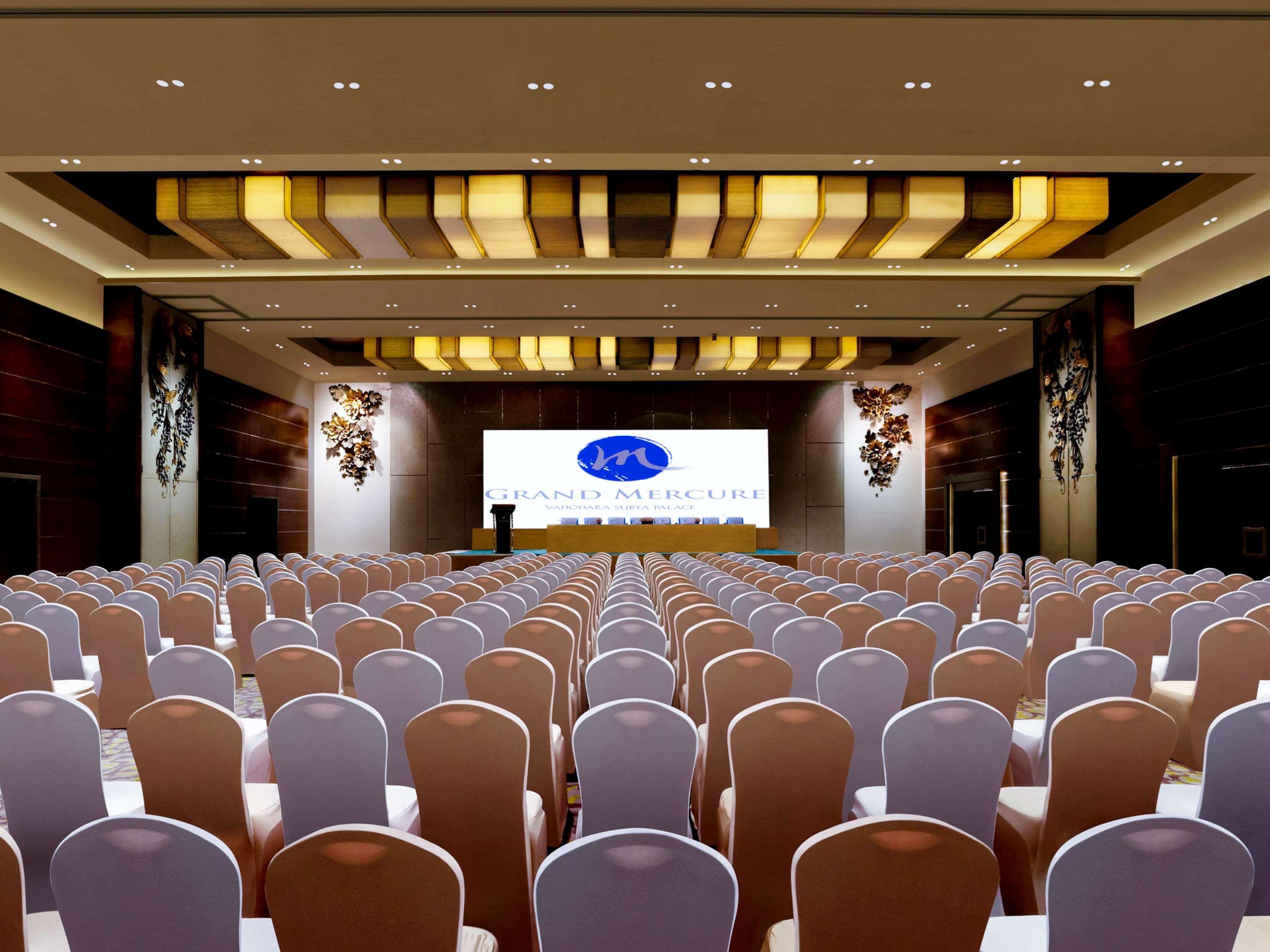Grand Mercure Vadodara Surya Palace Εξωτερικό φωτογραφία