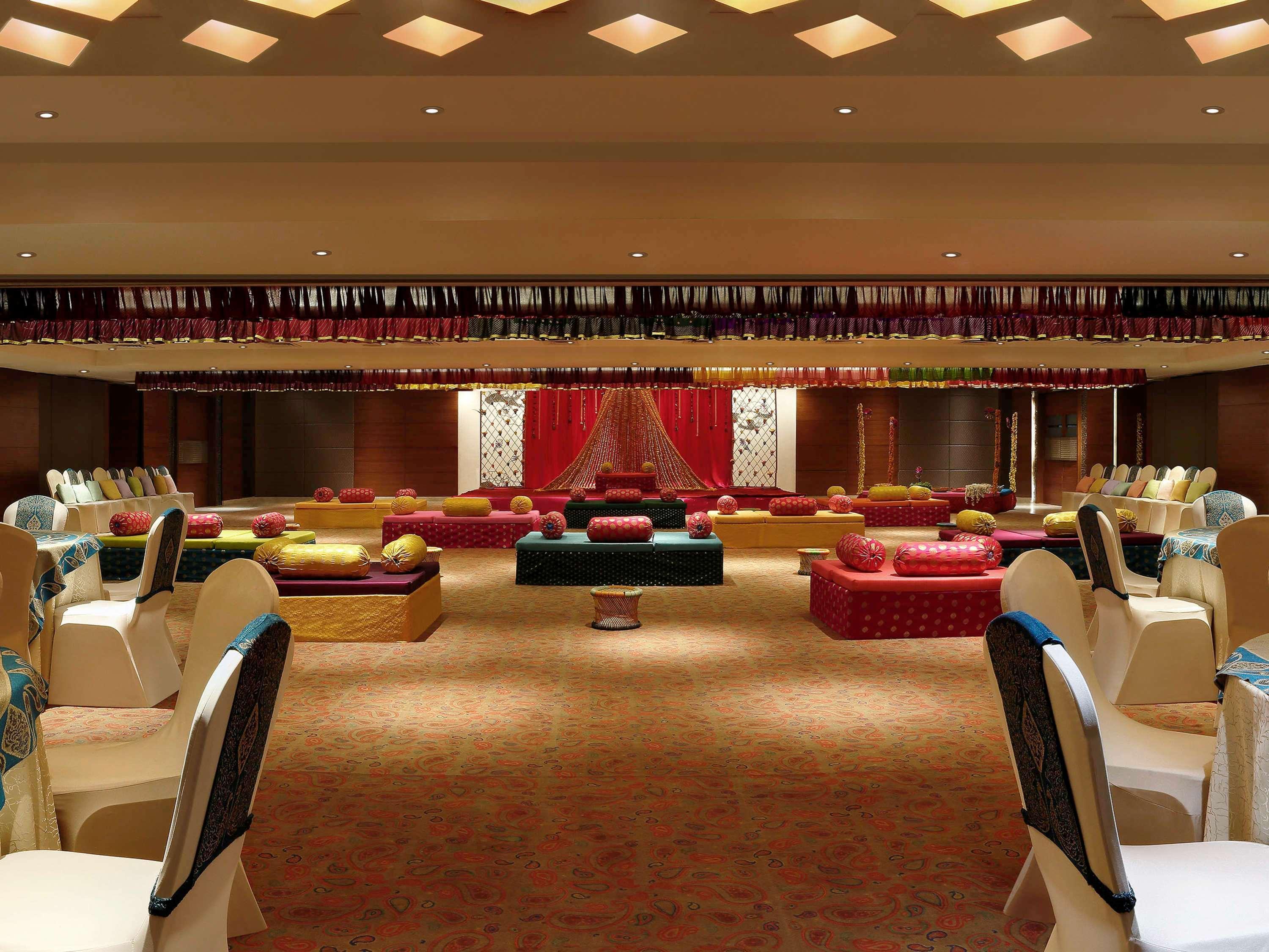 Grand Mercure Vadodara Surya Palace Εξωτερικό φωτογραφία