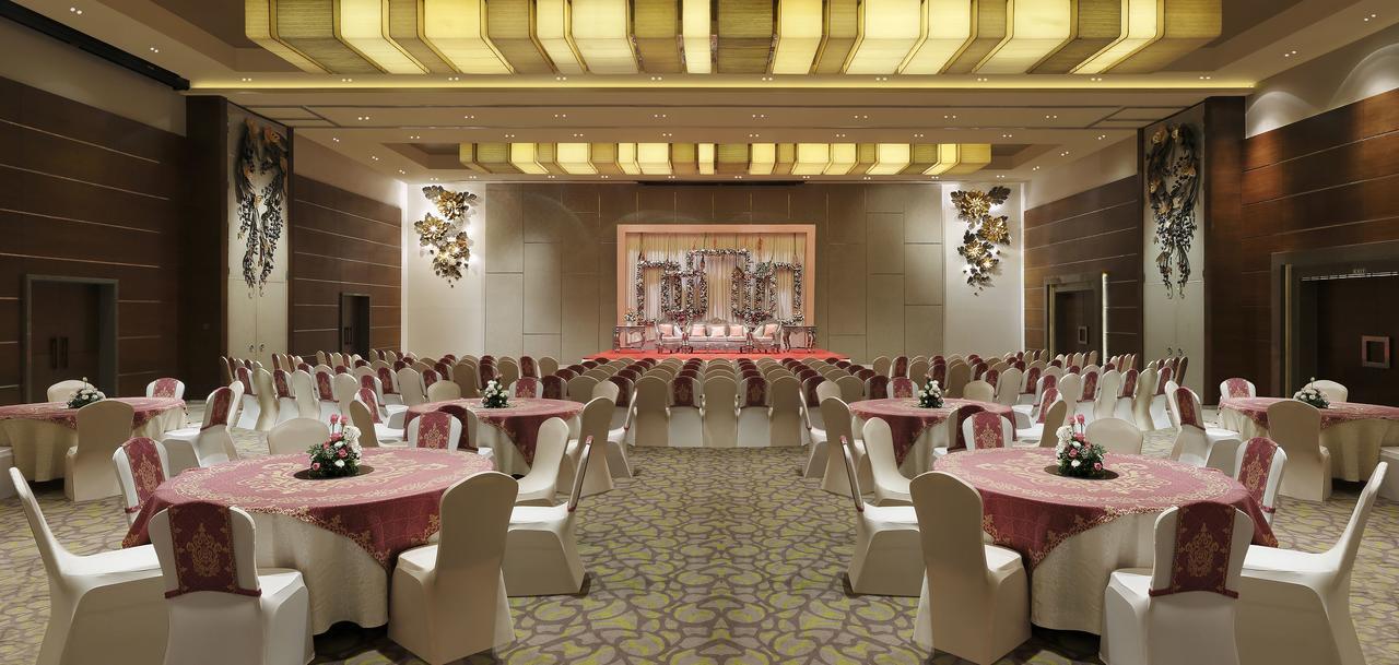 Grand Mercure Vadodara Surya Palace Εξωτερικό φωτογραφία