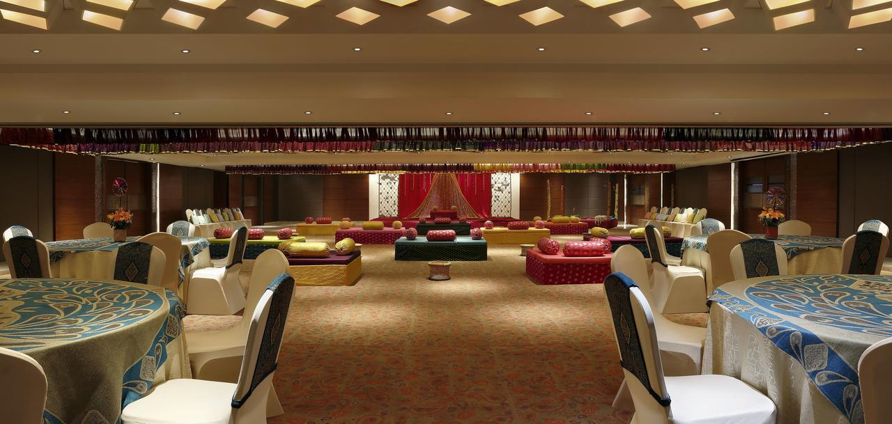 Grand Mercure Vadodara Surya Palace Εξωτερικό φωτογραφία