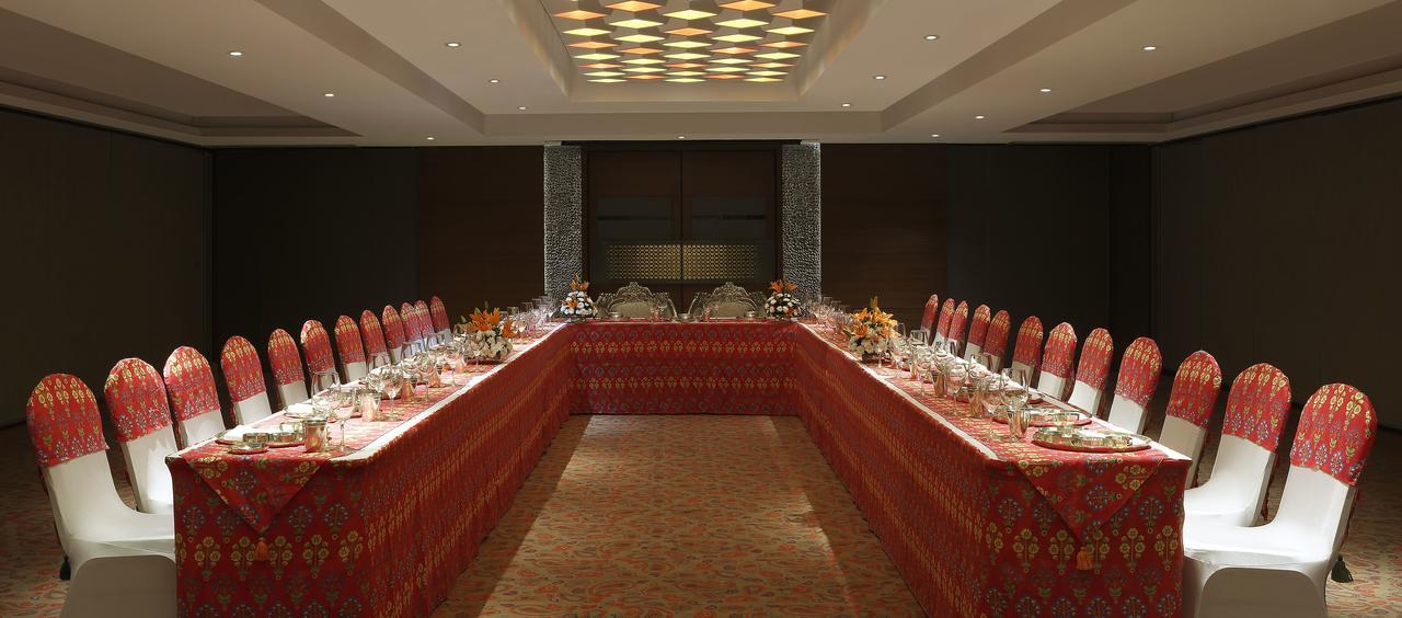 Grand Mercure Vadodara Surya Palace Εξωτερικό φωτογραφία