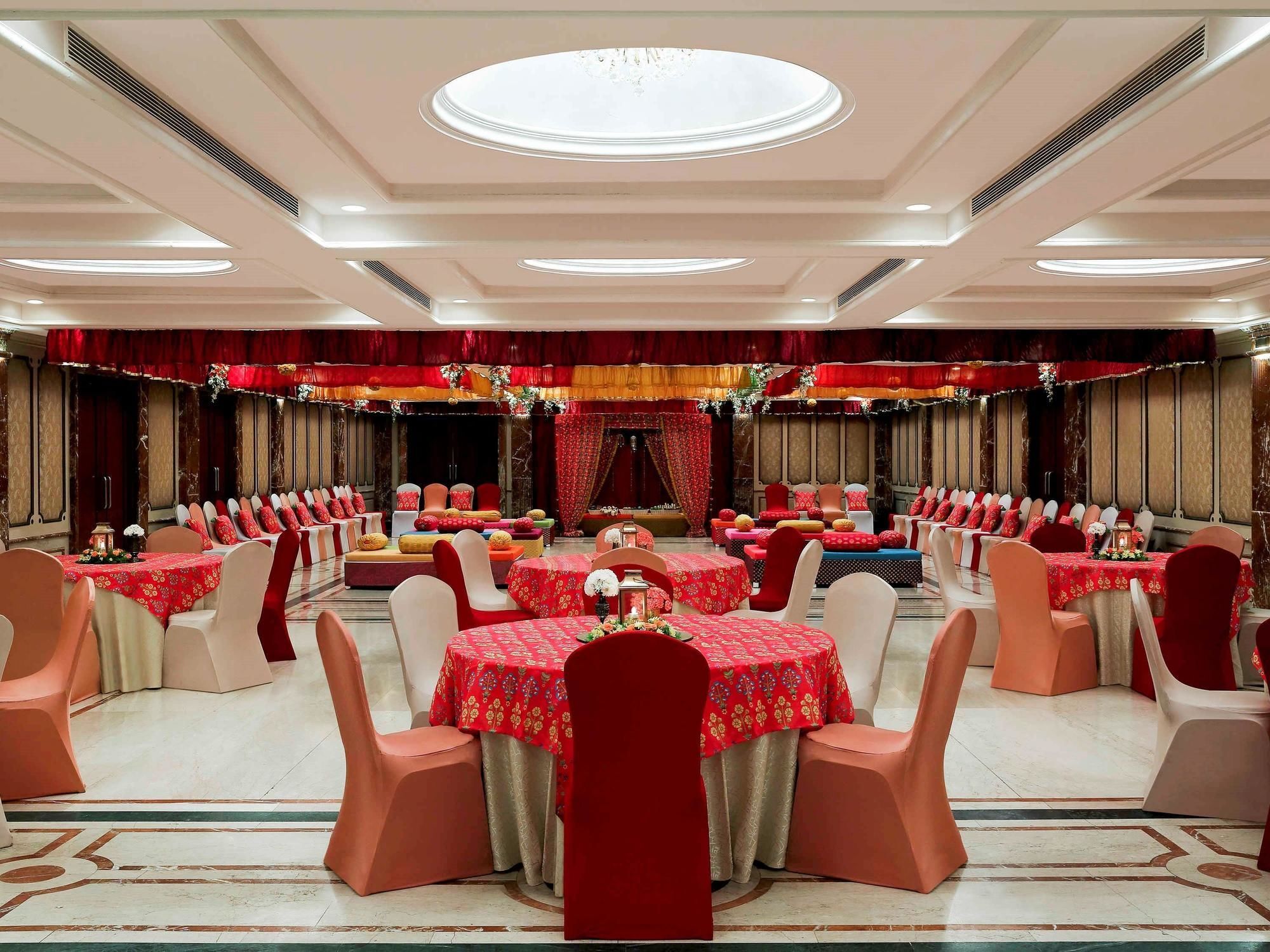 Grand Mercure Vadodara Surya Palace Εξωτερικό φωτογραφία