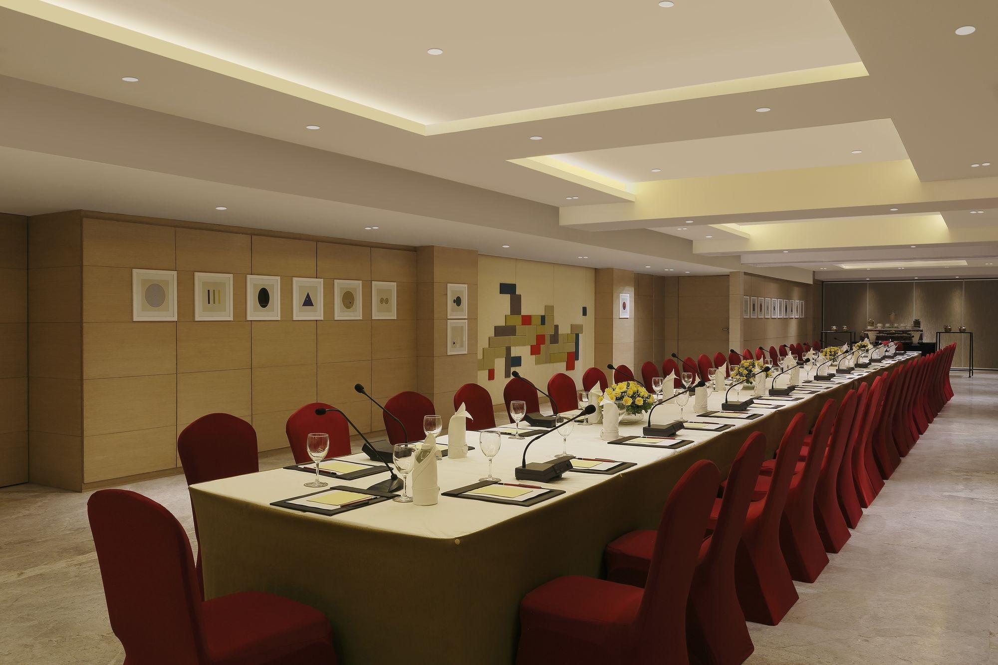 Grand Mercure Vadodara Surya Palace Εξωτερικό φωτογραφία