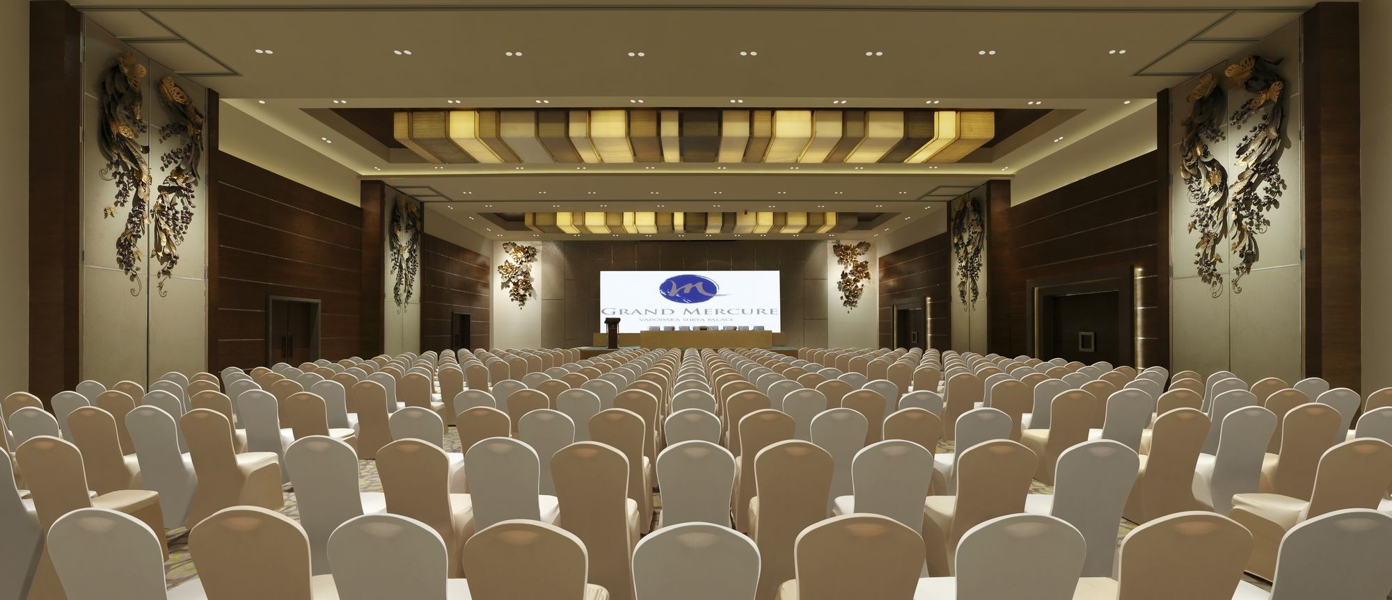 Grand Mercure Vadodara Surya Palace Εξωτερικό φωτογραφία